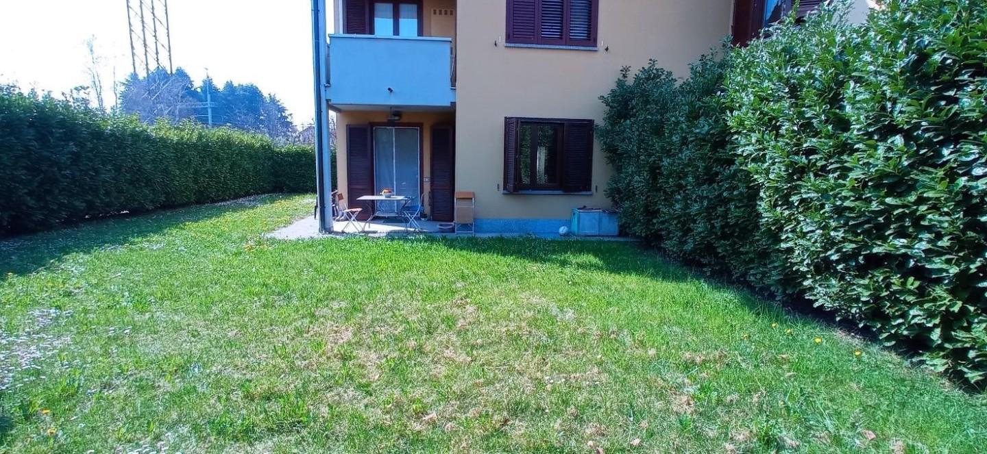 Trilocale con giardino a Carnate