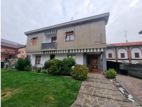 Quadrilocale in vendita a Cogliate
