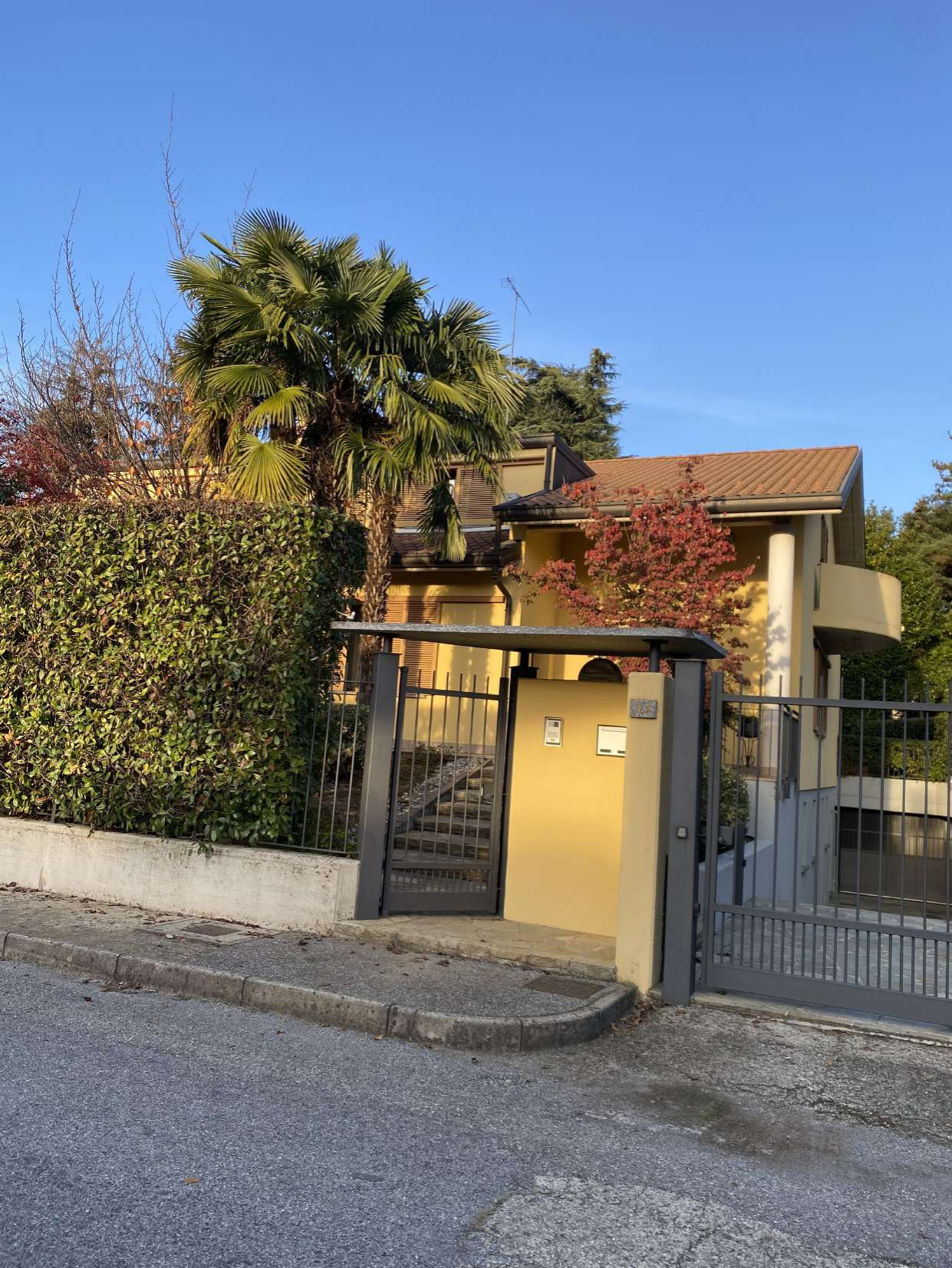 Villa Bifamiliare con giardino a Verano Brianza
