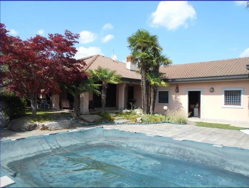 Villa in vendita a Gorla Minore