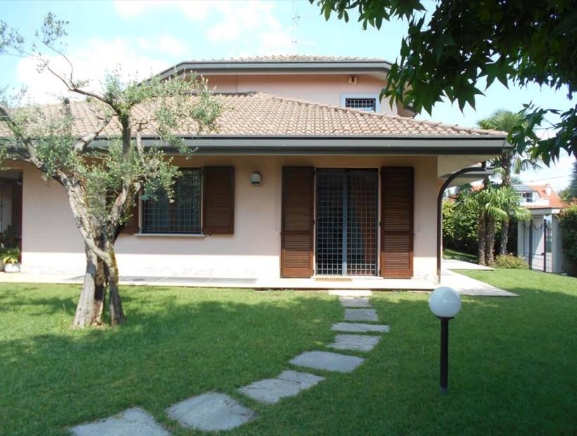 Villa in vendita a Gorla Minore