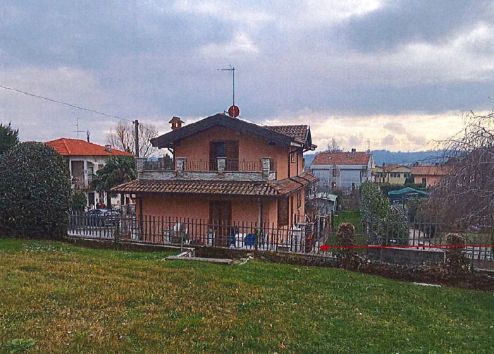 Villa con giardino a Erba