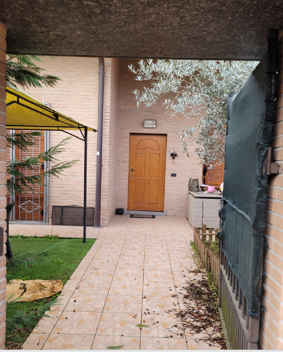 Villa con giardino a Bregnano