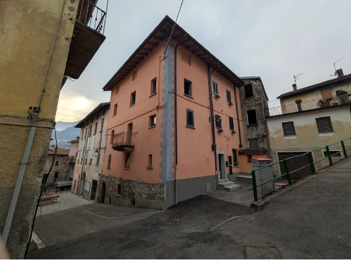 Stabile/Palazzo in vendita a Dizzasco