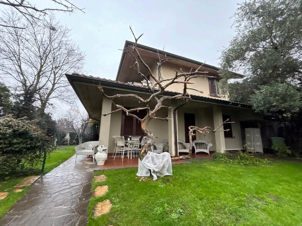 Villa Bifamiliare in vendita a Agrate Brianza