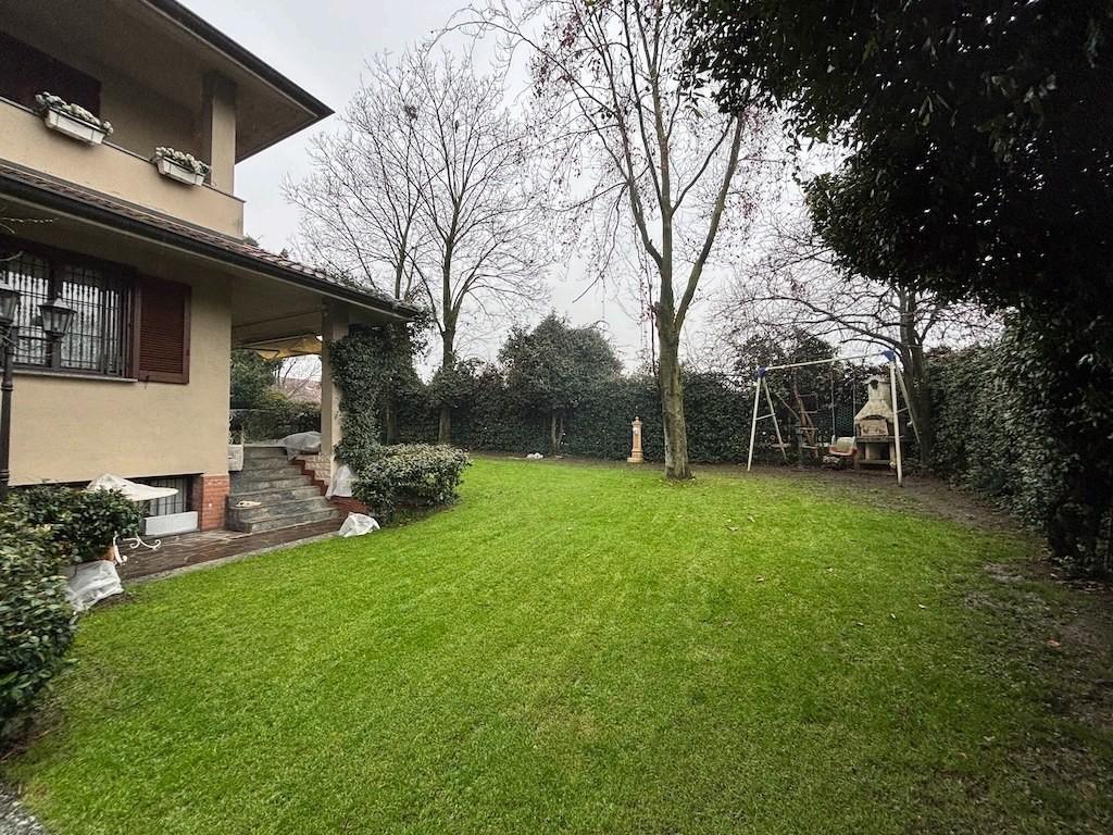 Villa Bifamiliare in vendita a Agrate Brianza