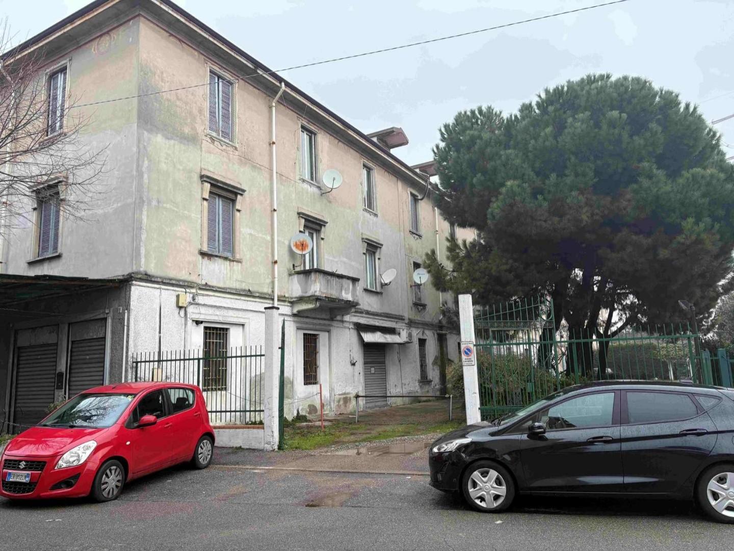 Negozio da ristrutturare a Monza