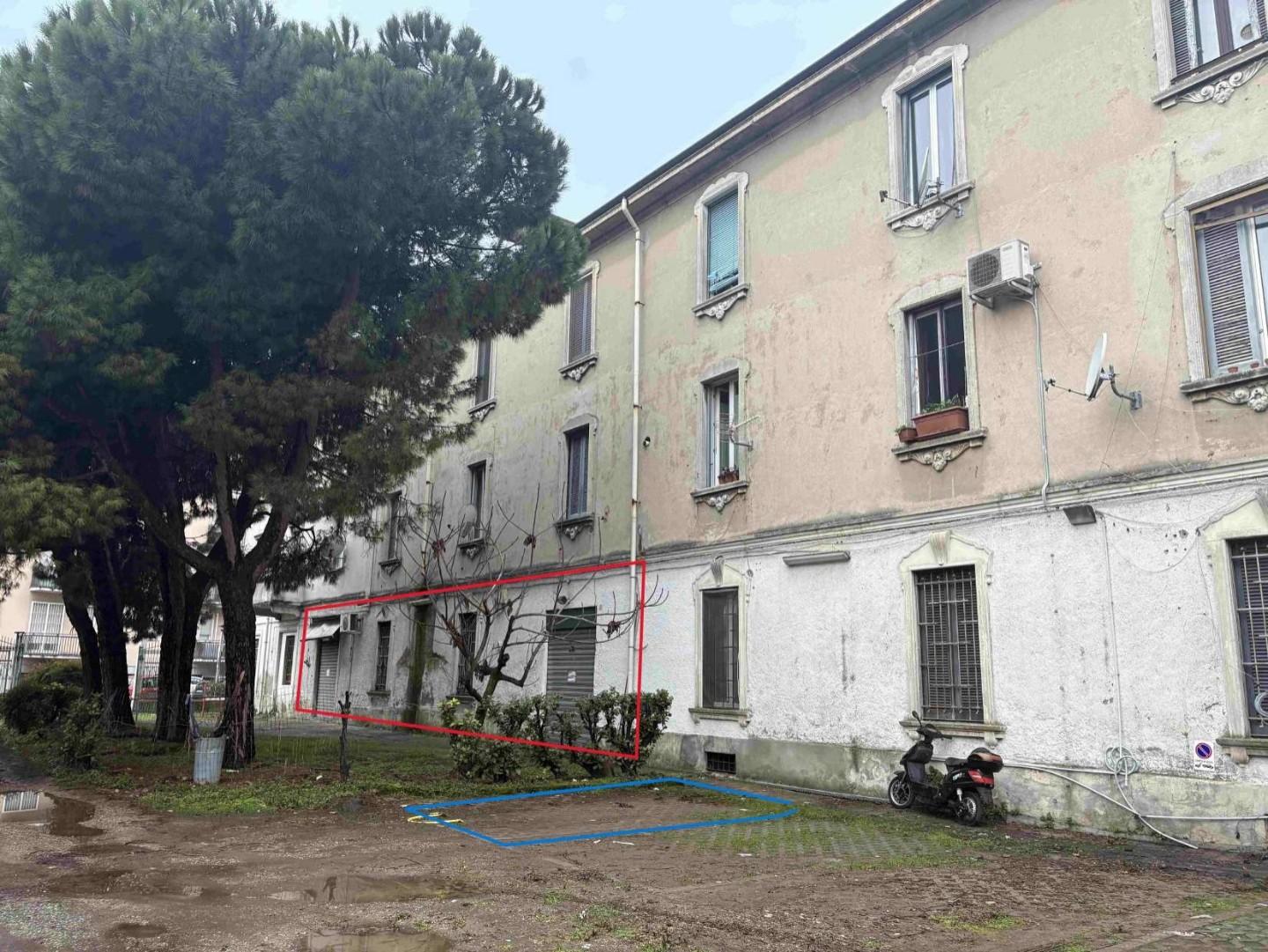Negozio da ristrutturare a Monza