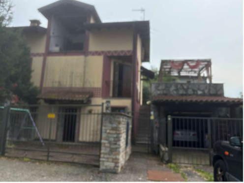 Villa con giardino a Divignano
