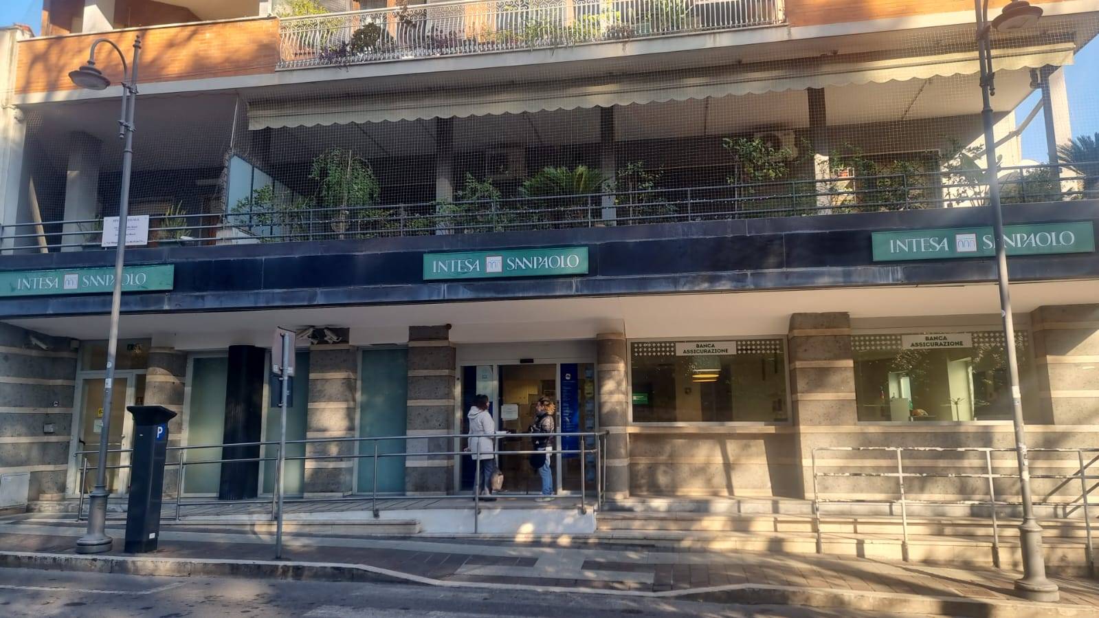 Locale commerciale in affitto a Monterotondo, Monterotondo Paese