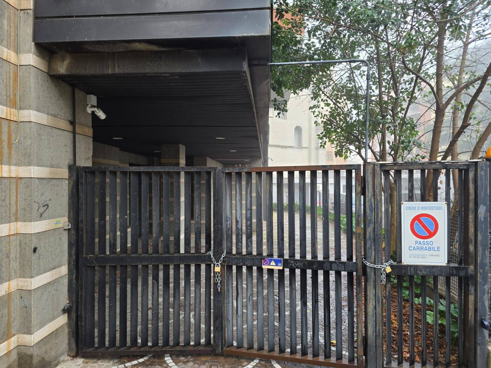 Locale commerciale in affitto a Monterotondo, Monterotondo Paese