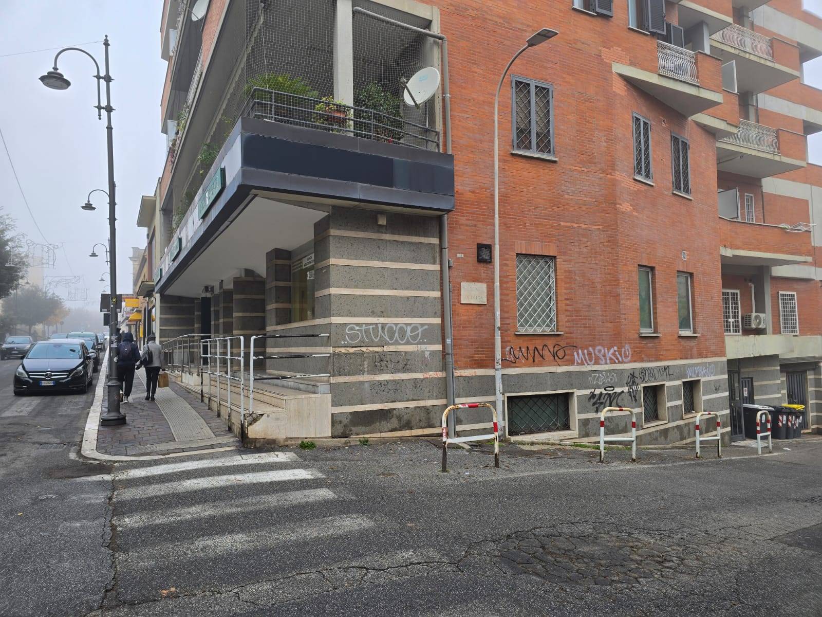 Locale commerciale in affitto a Monterotondo, Monterotondo Paese