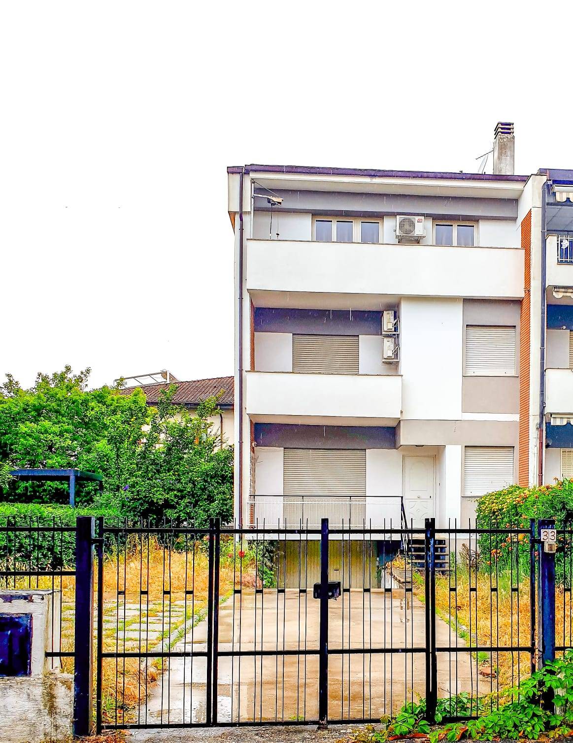 Villa trifamiliare in vendita a Terracina, Badino