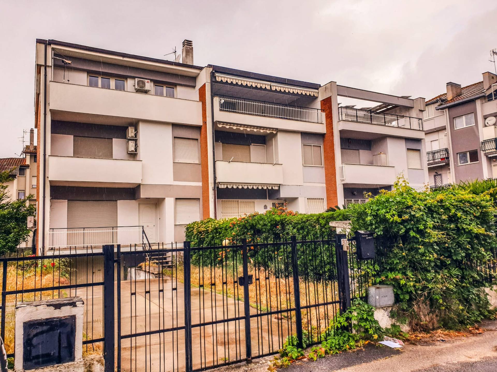 Villa trifamiliare in vendita a Terracina, Badino