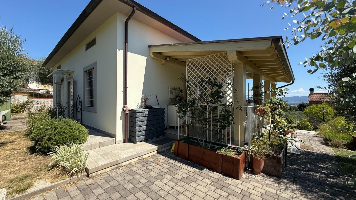 Villa con giardino a Montecarlo