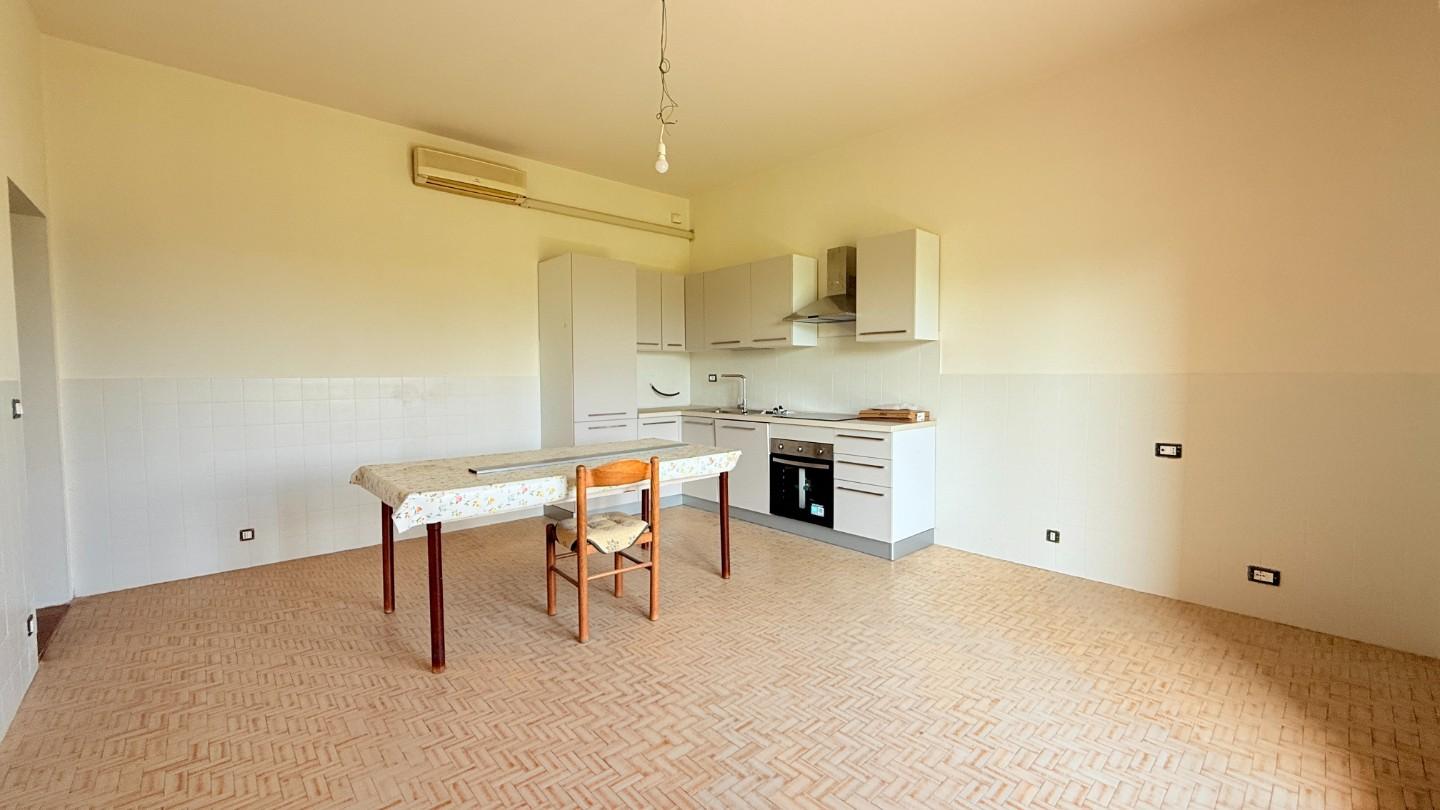 Appartamento con terrazzo a Chiesina Uzzanese