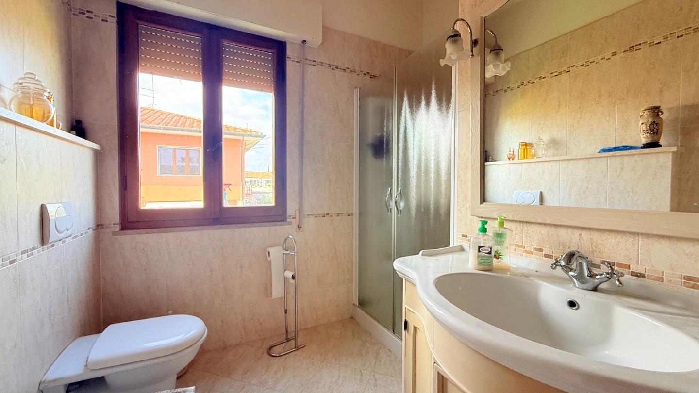 Appartamento con terrazzo a Chiesina Uzzanese