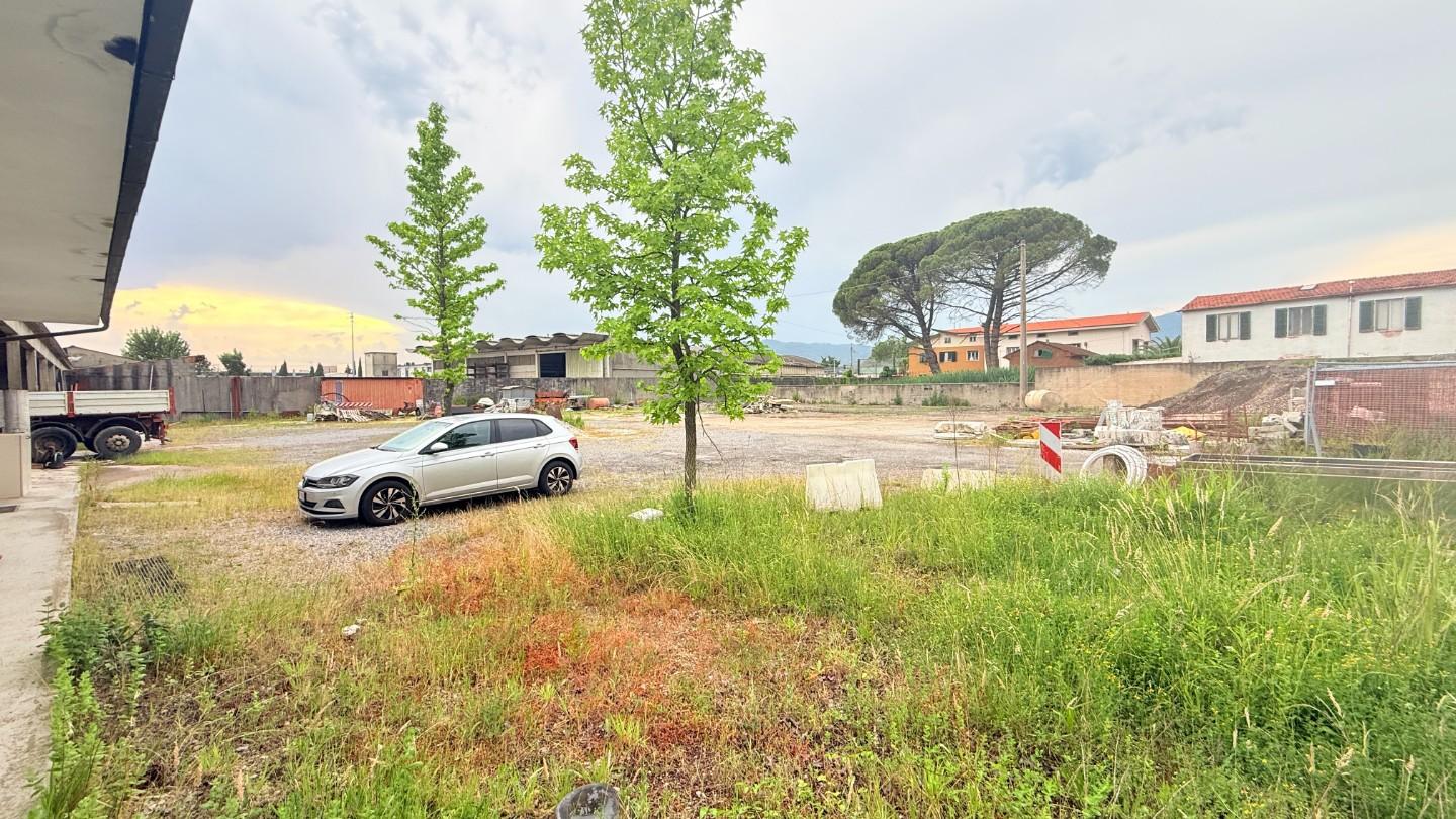 Capannone in affitto a Massa e Cozzile