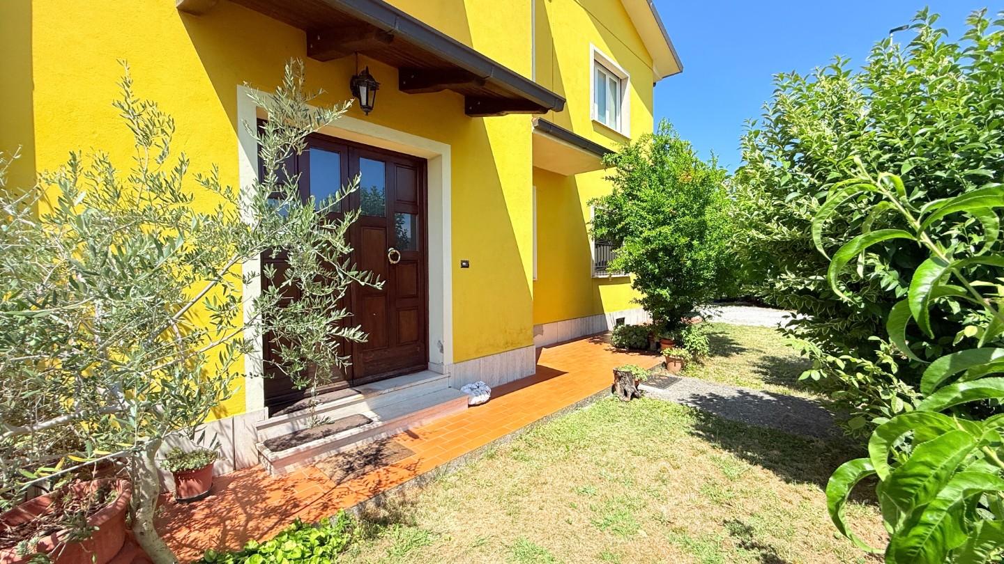 Appartamento con giardino, Massa e Cozzile traversagna