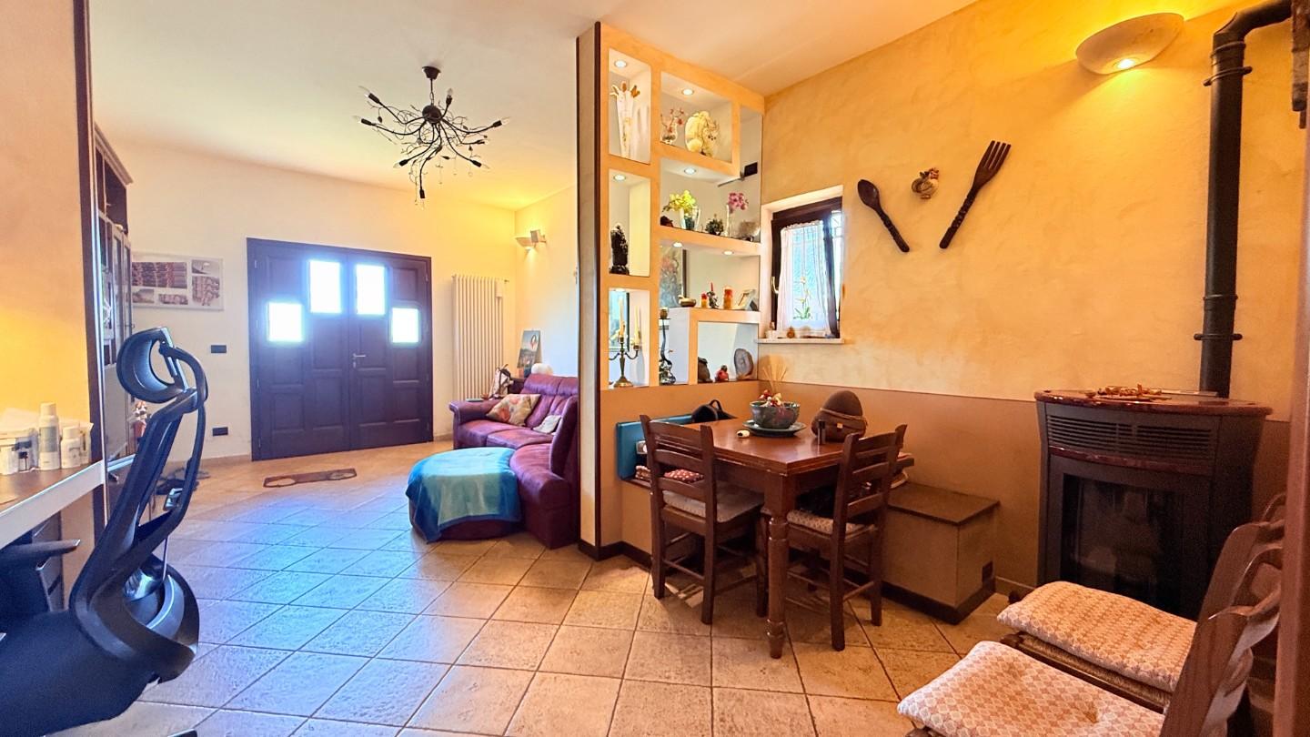 Appartamento con giardino, Massa e Cozzile traversagna