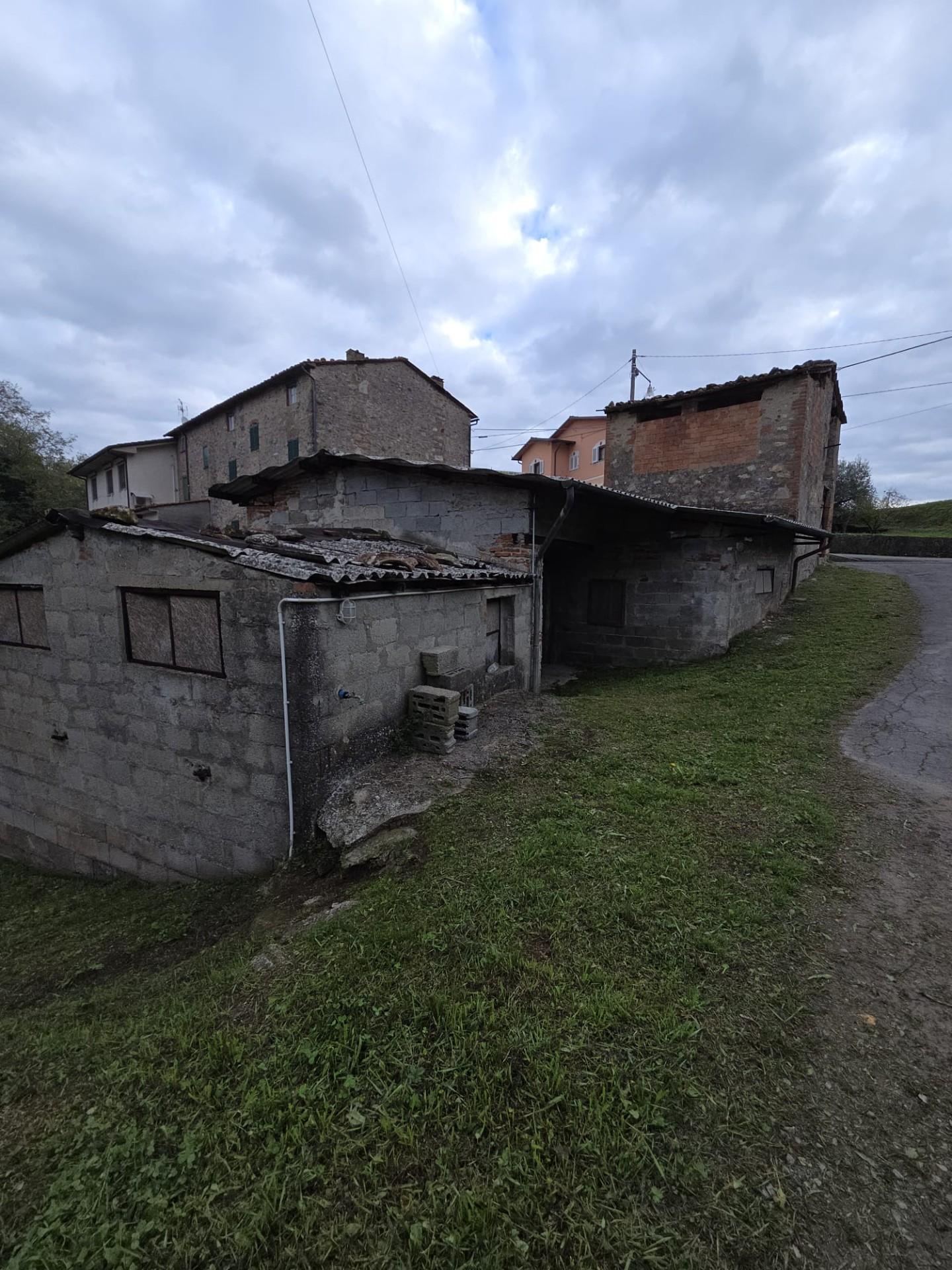 Rustico con giardino, Capannori colle di compito