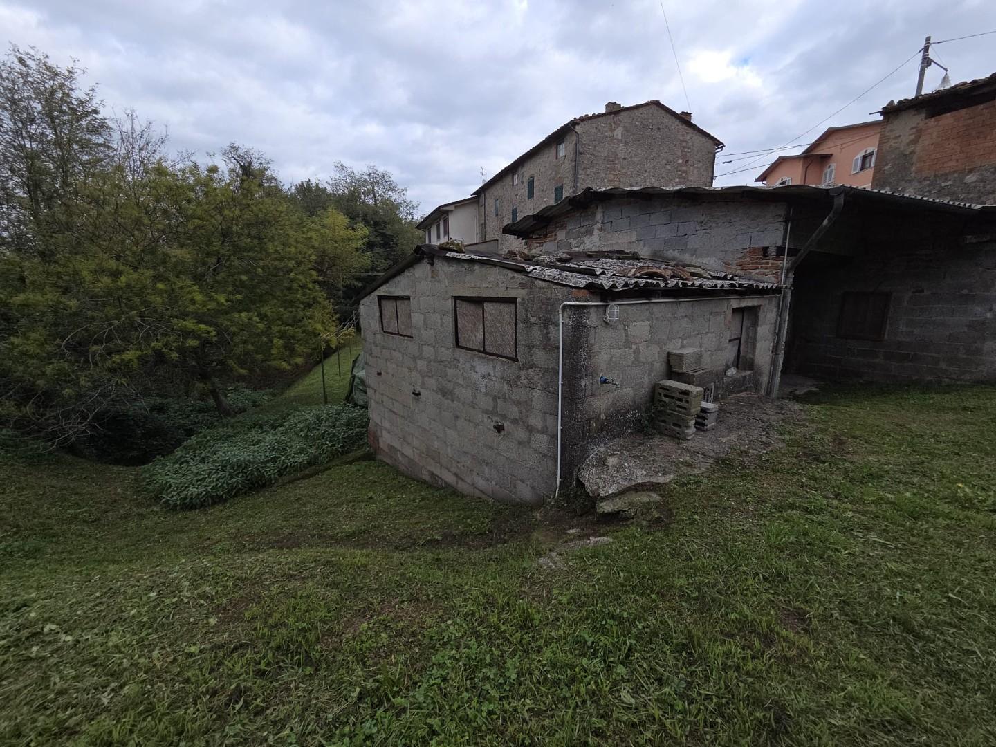 Rustico con giardino, Capannori colle di compito