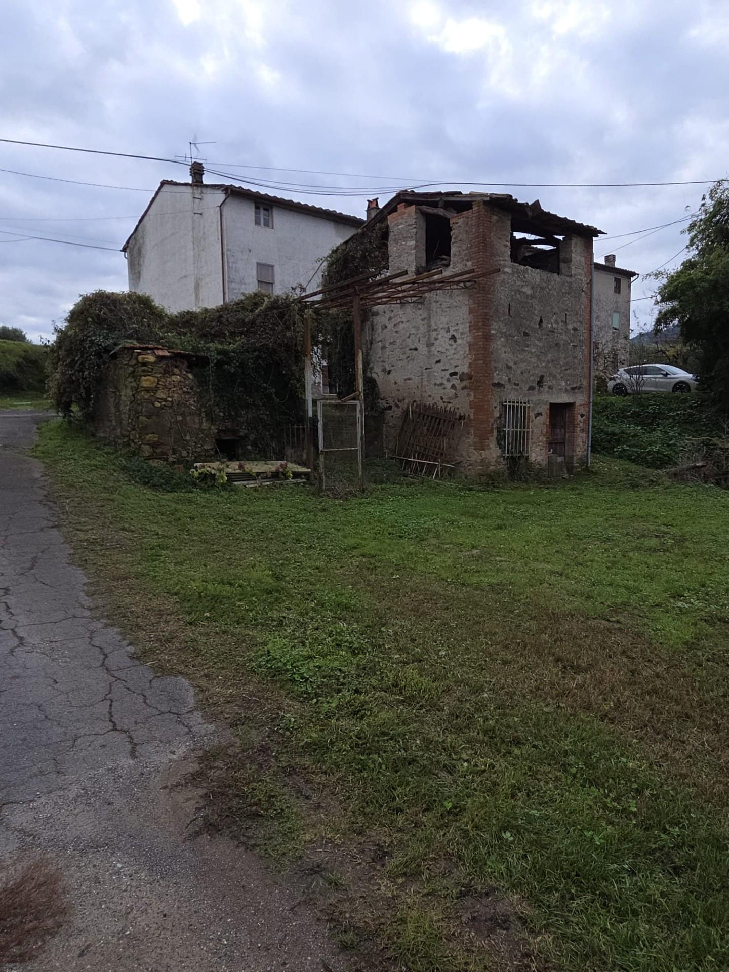 Rustico con giardino, Capannori colle di compito