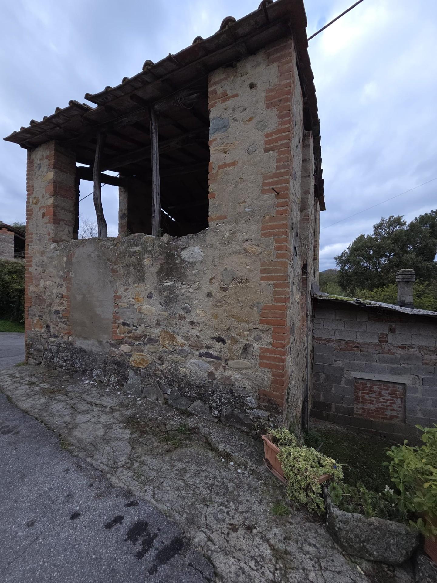 Rustico con giardino, Capannori colle di compito