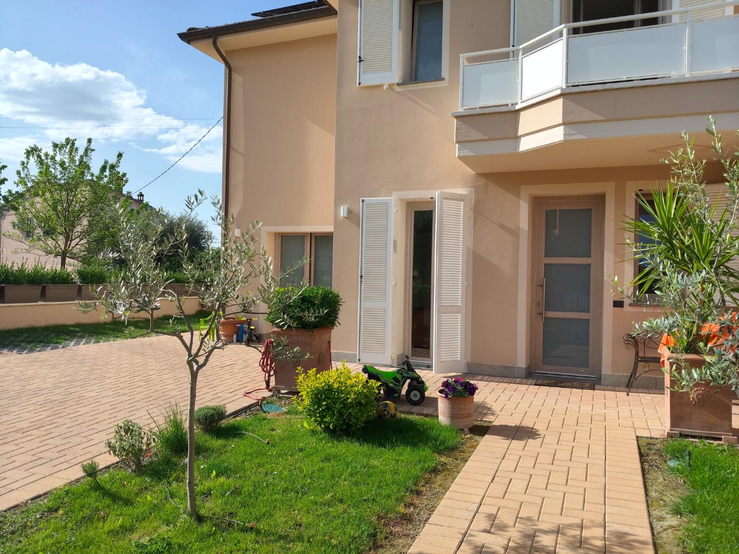 Villa Bifamiliare con giardino, Castelfranco di Sotto villa campanile