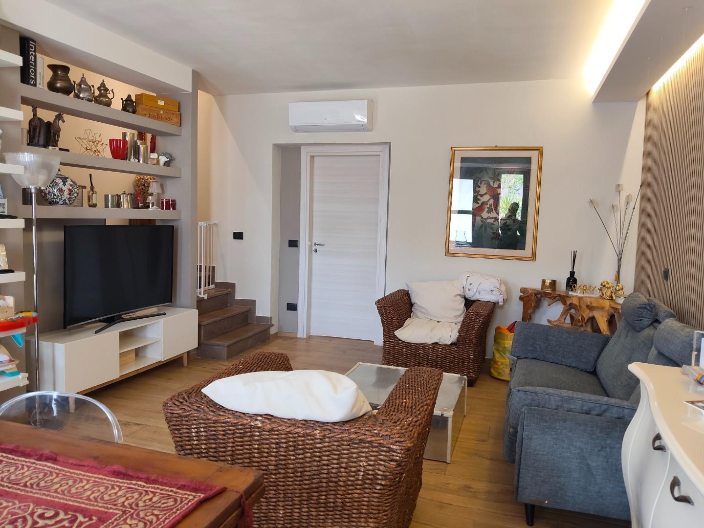 Villa Bifamiliare con giardino, Castelfranco di Sotto villa campanile