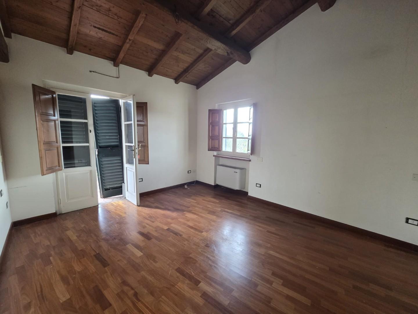 Attico con terrazzi, Lucca picciorana