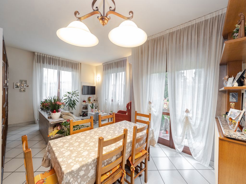 Quadrilocale da ristrutturare a Cassago Brianza