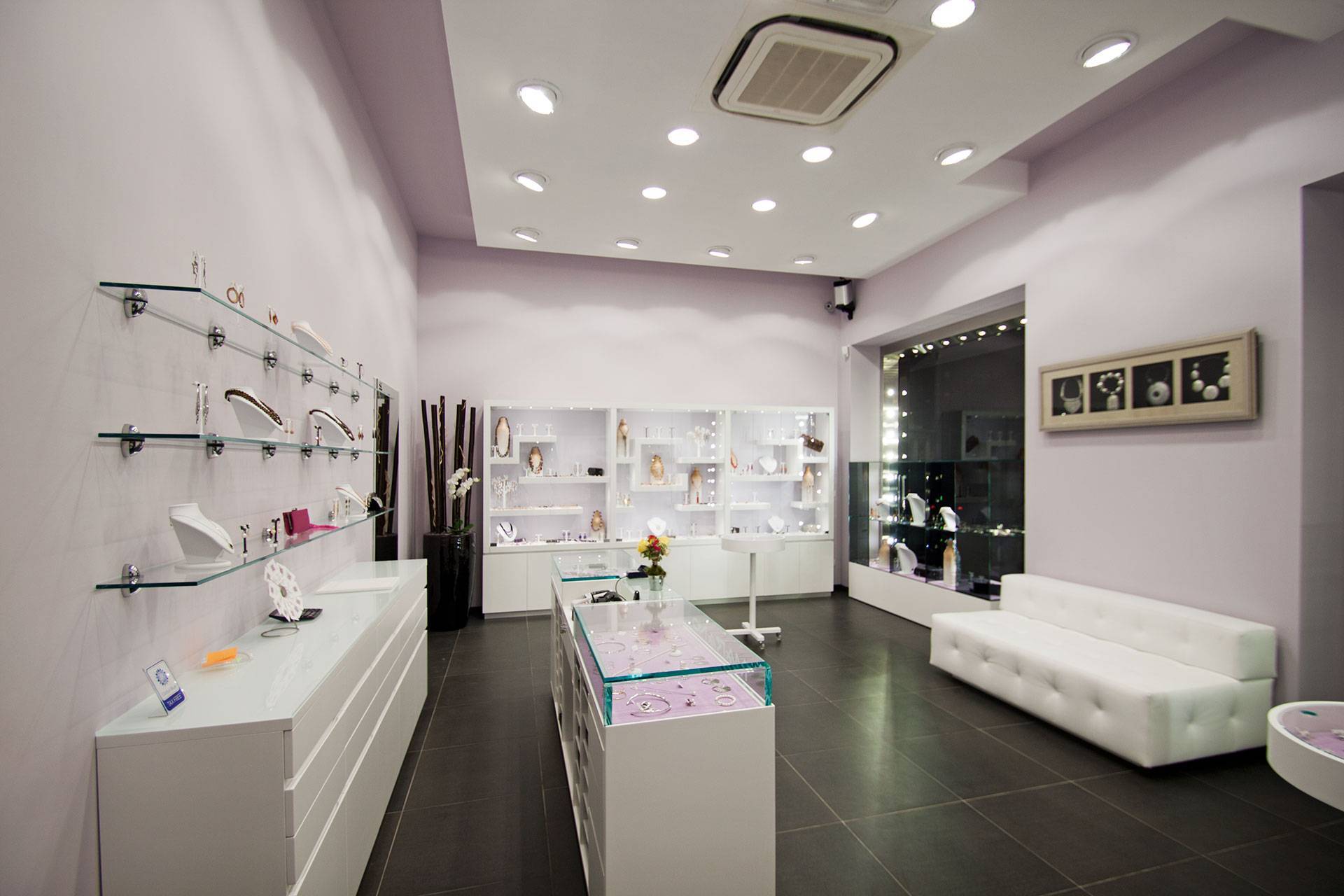 Locale commerciale in affitto a Firenze, Coverciano