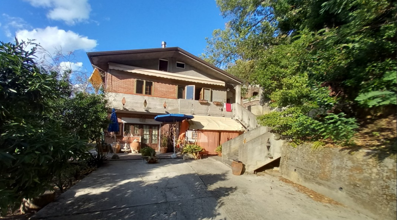 Appartamento con terrazzi a Massarosa