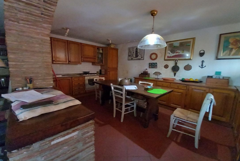 Appartamento con terrazzi a Massarosa