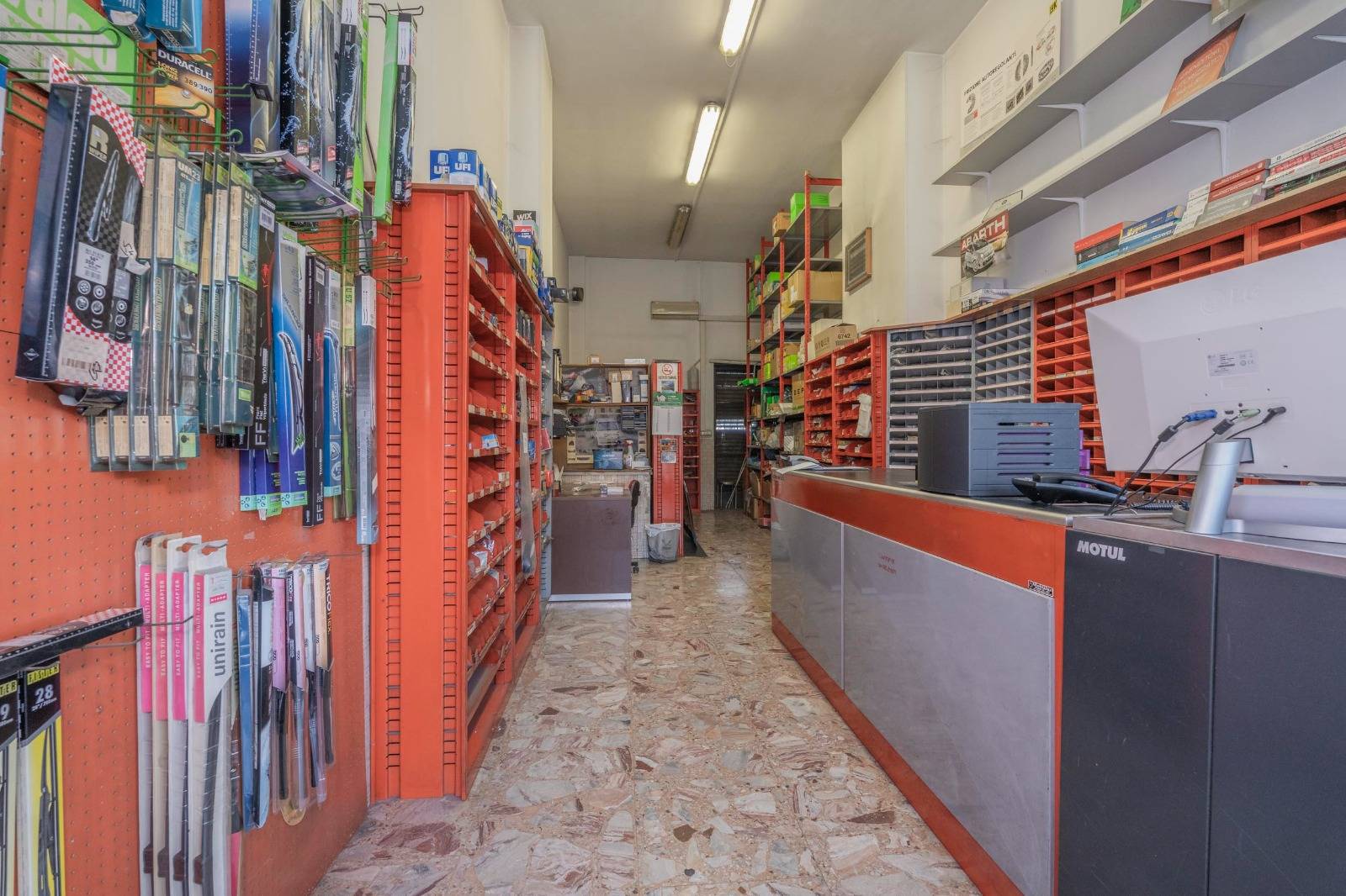 Locale commerciale in vendita a Torino