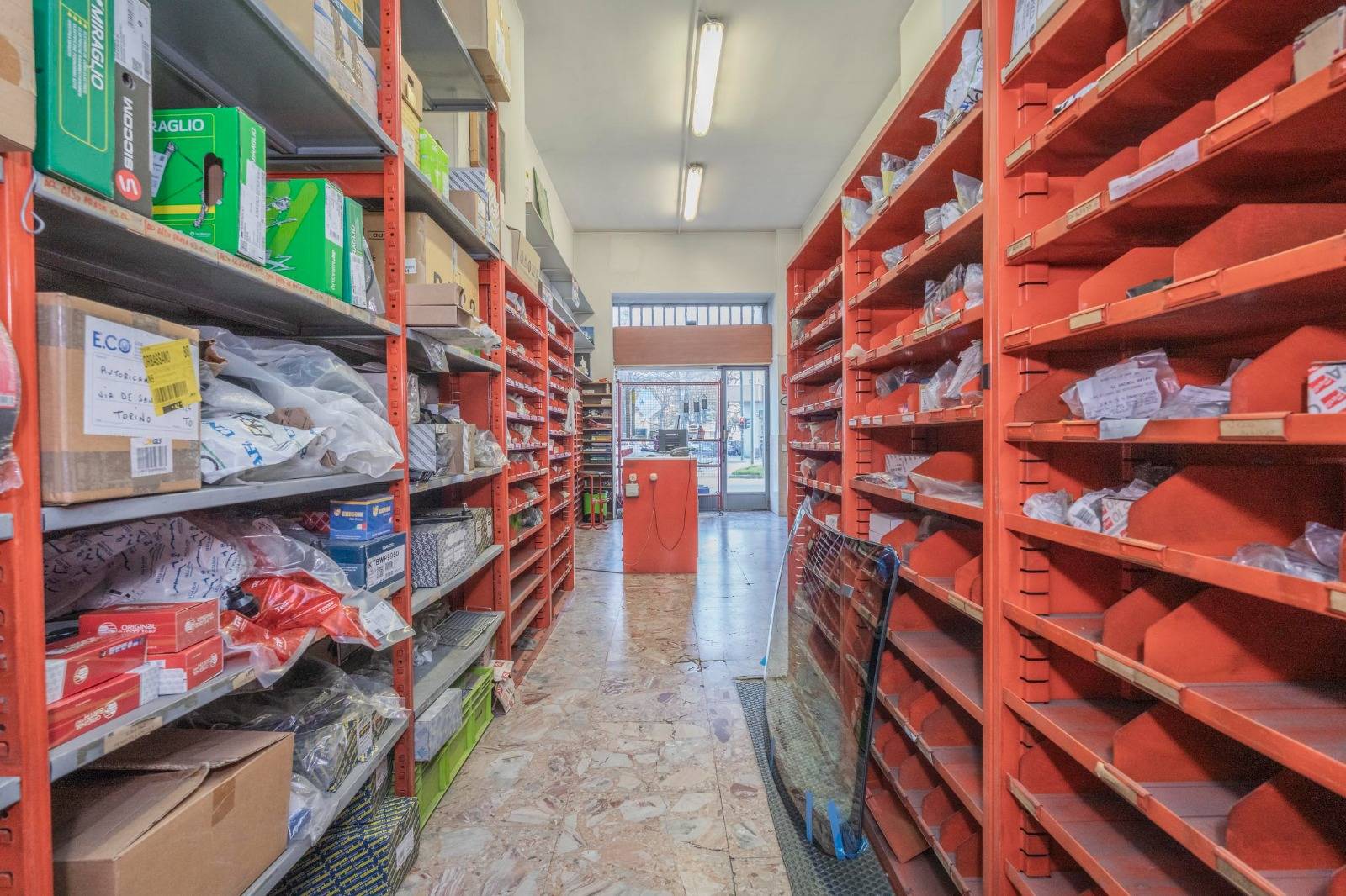 Locale commerciale in vendita a Torino