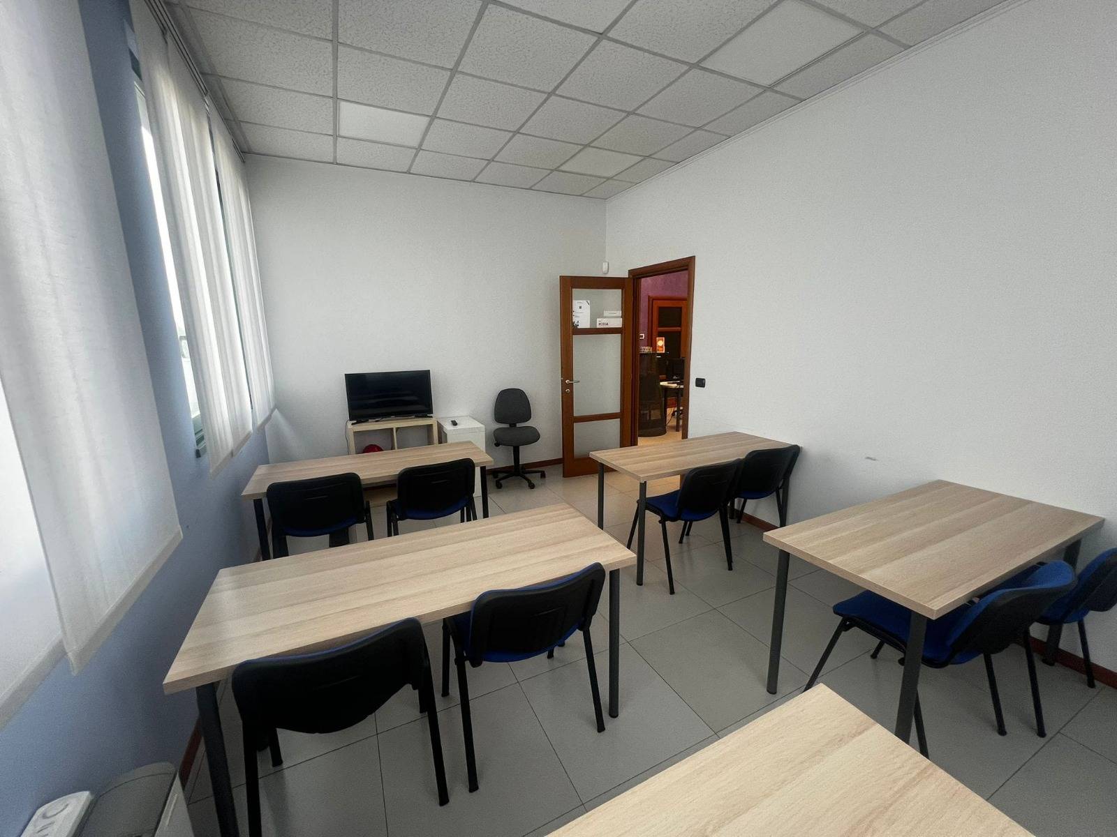 Locale commerciale in vendita a Rivoli