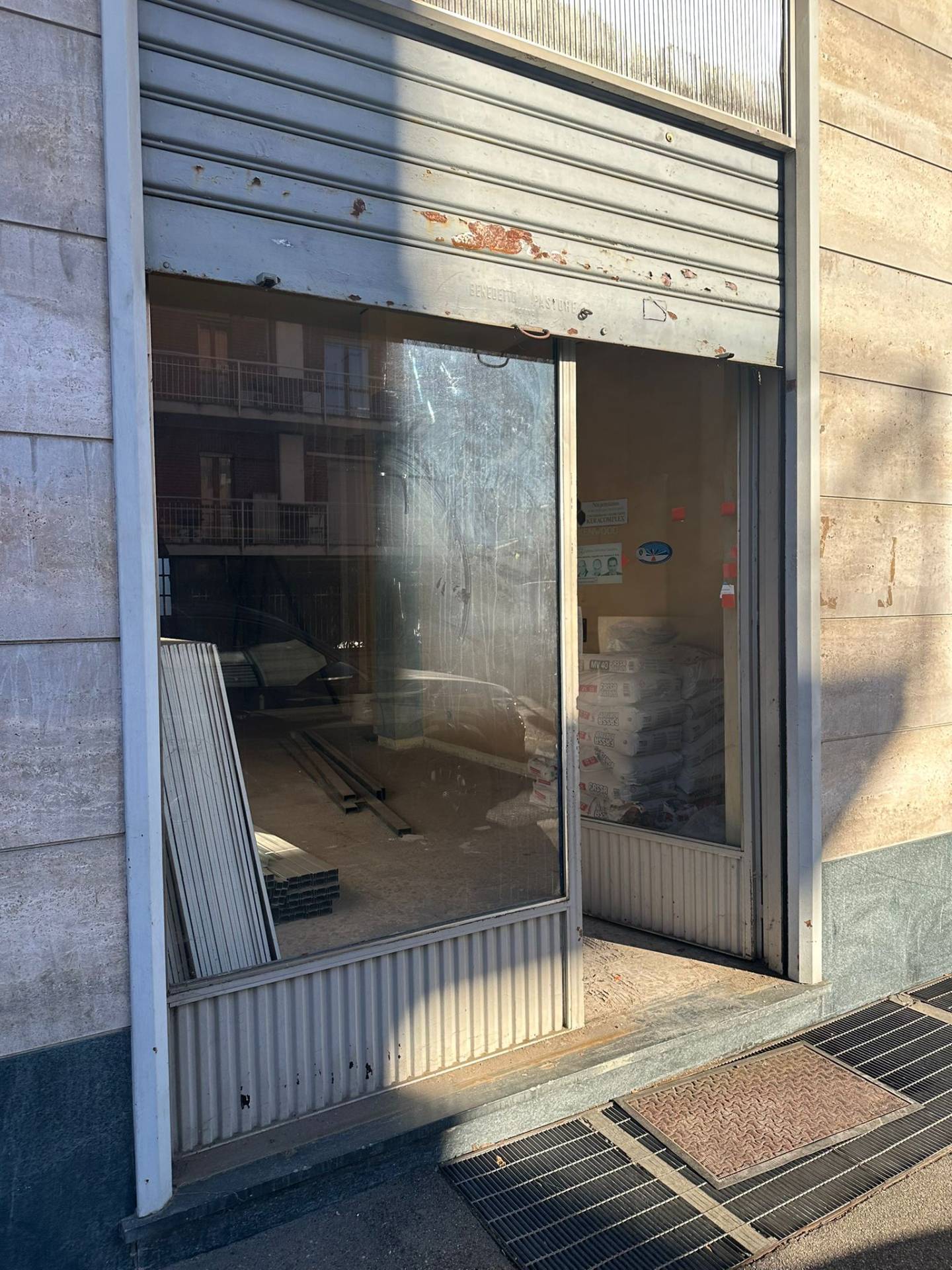 Locale commerciale in vendita a Torino, Parella