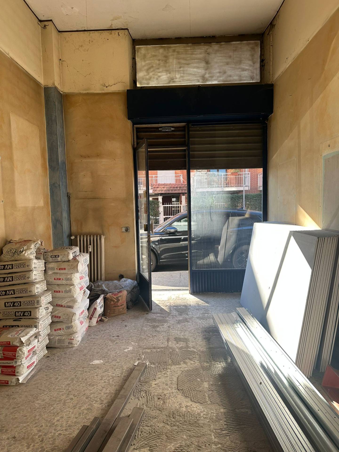 Locale commerciale in vendita a Torino, Parella