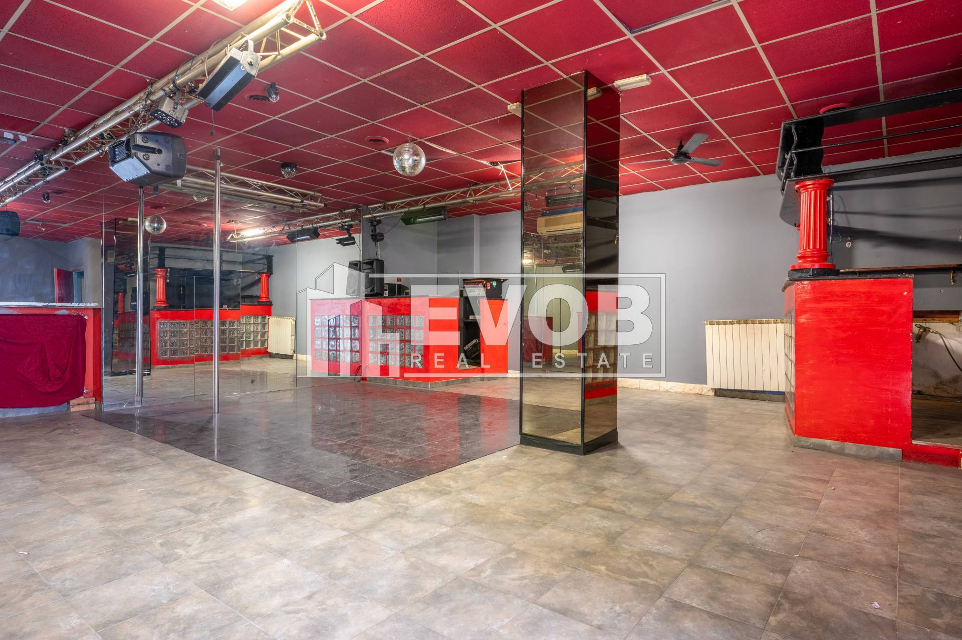 Locale commerciale in vendita a Moncalieri, San Pietro