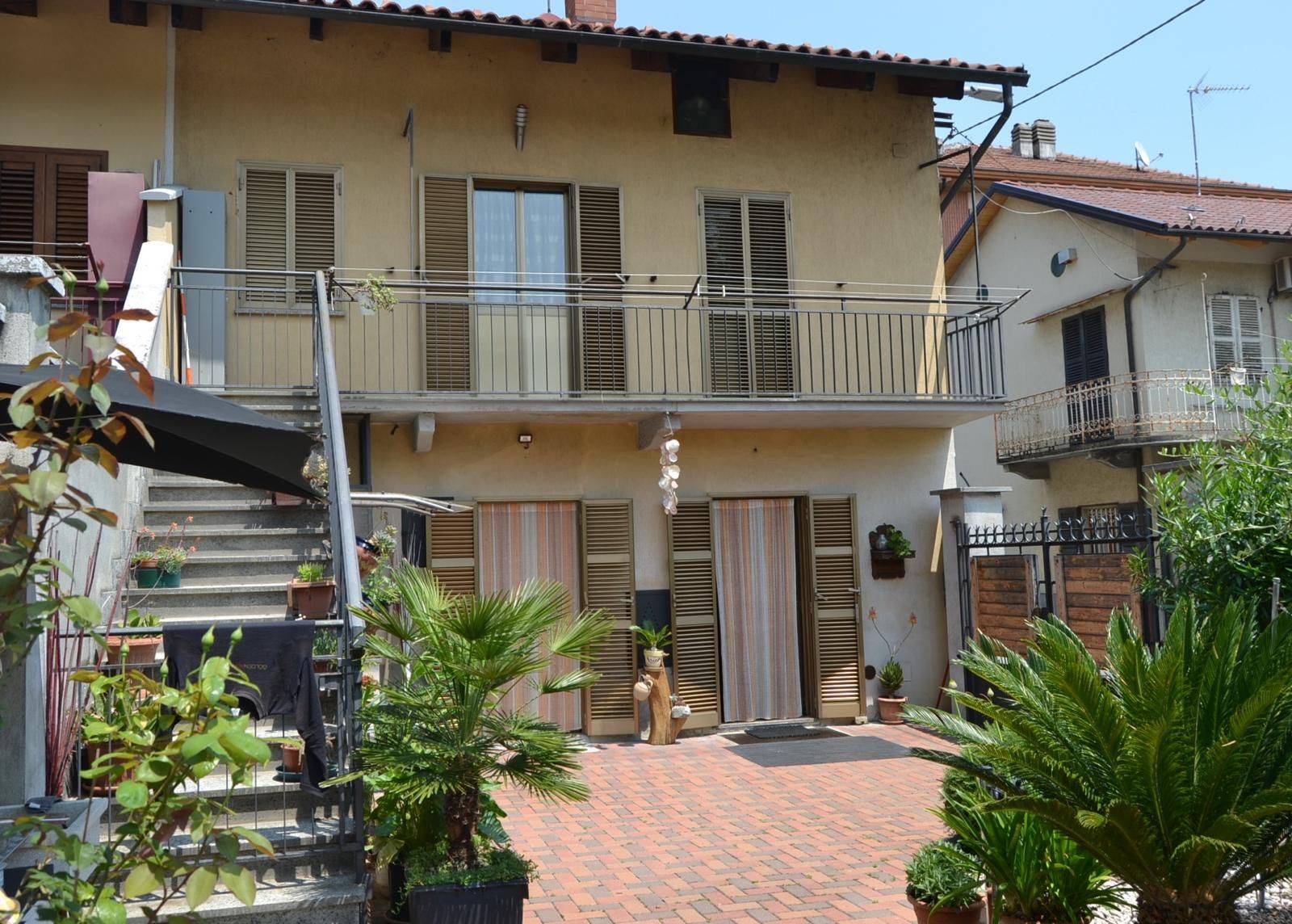 Rustico in vendita a Collegno, Borgonuovo