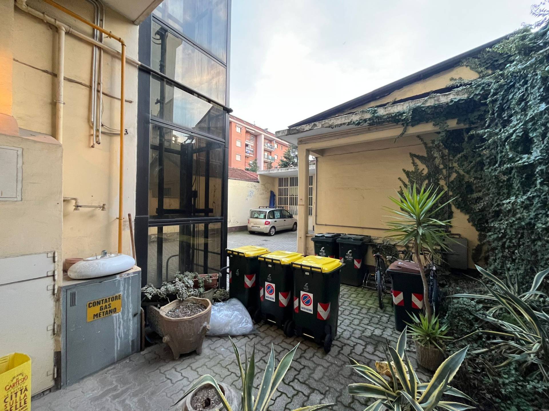 Locale commerciale in affitto a Torino