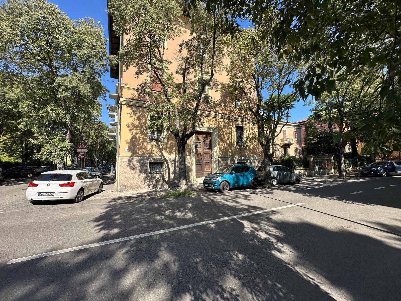 Locale commerciale in vendita a Modena, Sant' Agnese