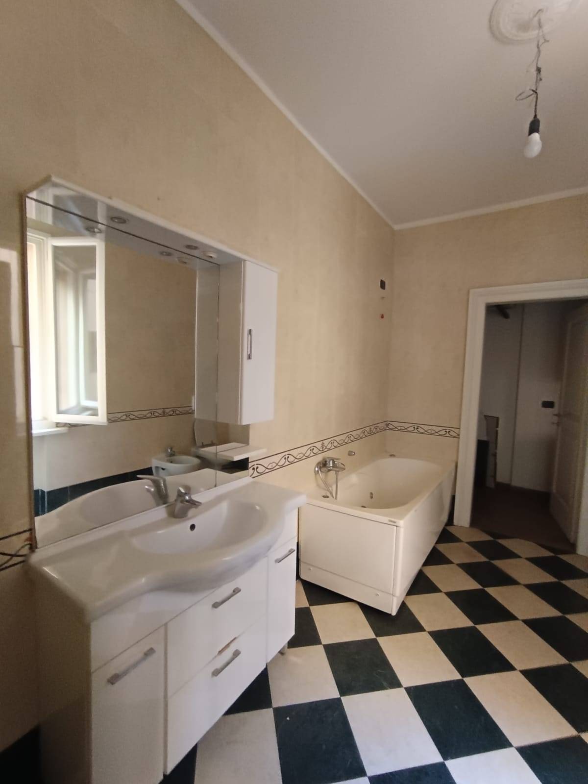 Appartamento in affitto a Modena, Centro storico