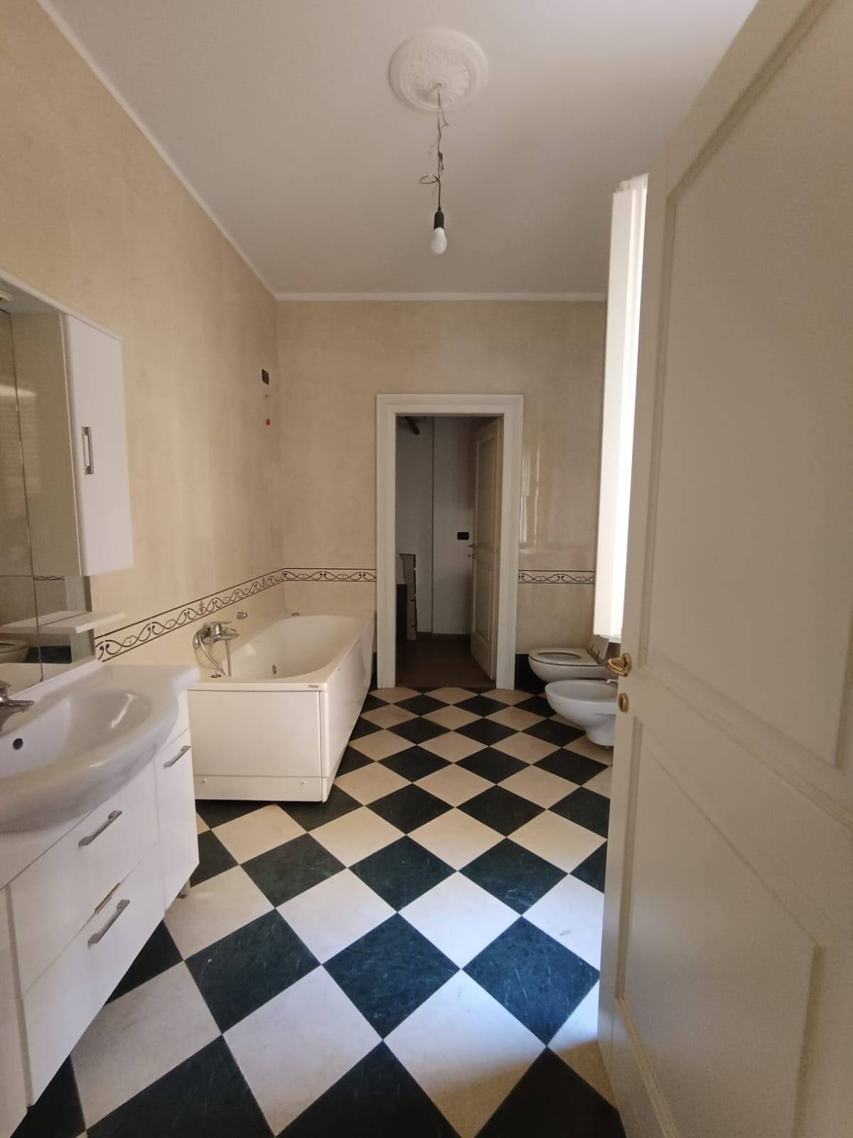 Appartamento in affitto a Modena, Centro storico