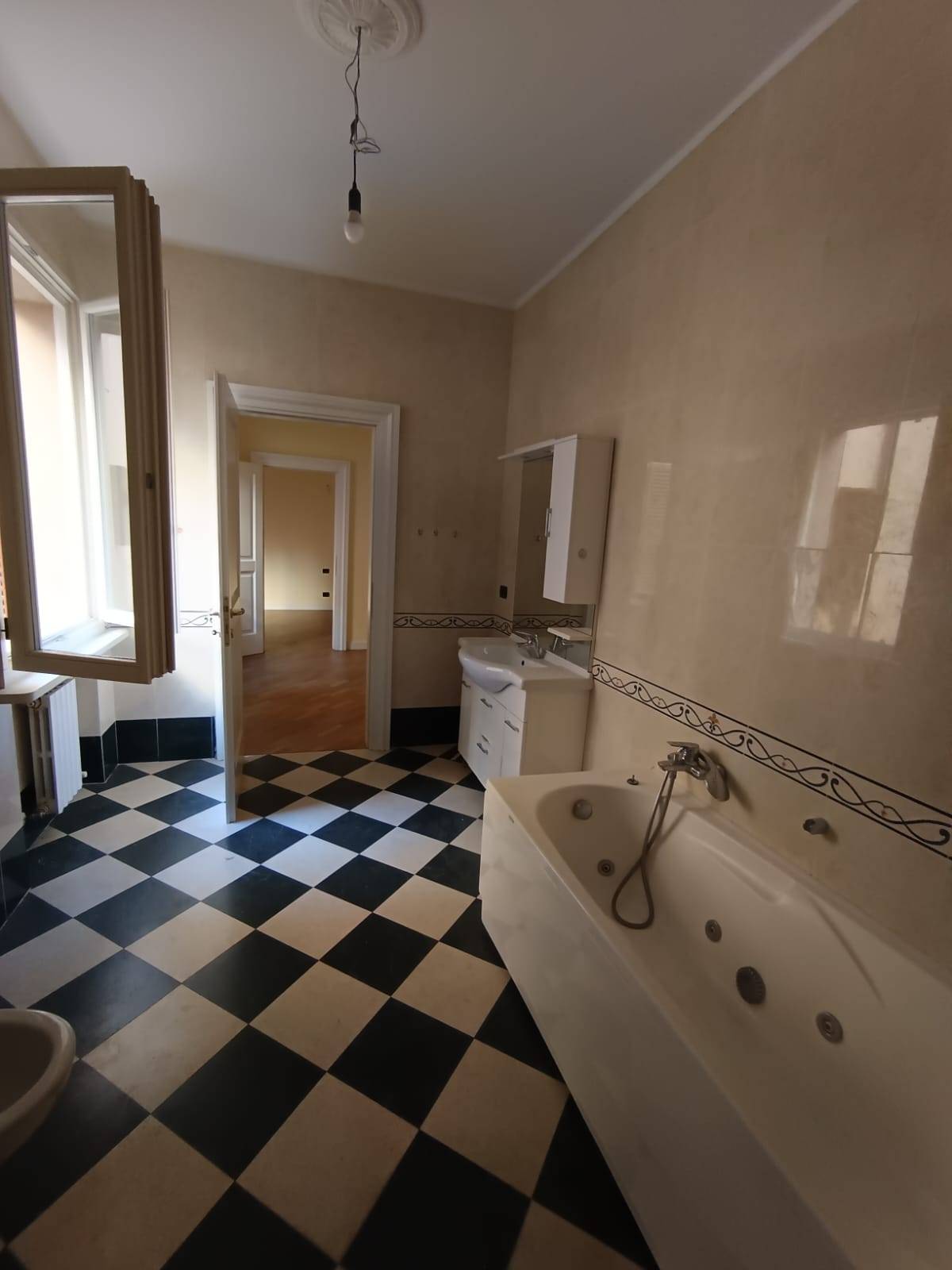 Appartamento in affitto a Modena, Centro storico