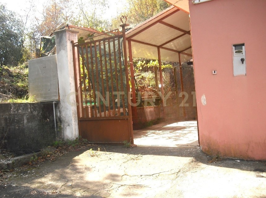 Casa indipendente con giardino, Zafferana Etnea periferia