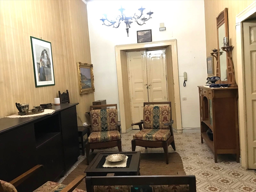 Appartamento da ristrutturare in via pollichino 11, Randazzo