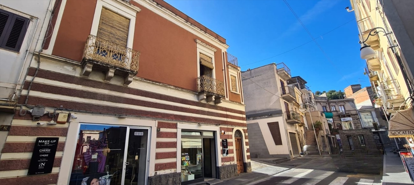 Stabile/Palazzo con giardino, Bronte centro storico